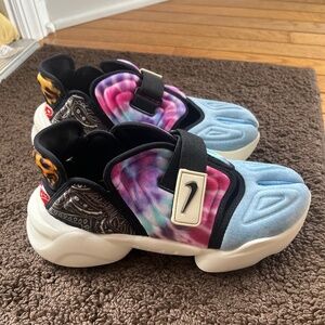 Women's Nike  Aqua Rift 'Multi Print  size 8.5